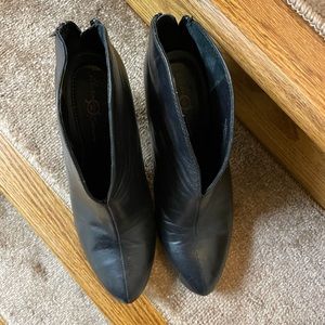 Born Crown leather booties size 9